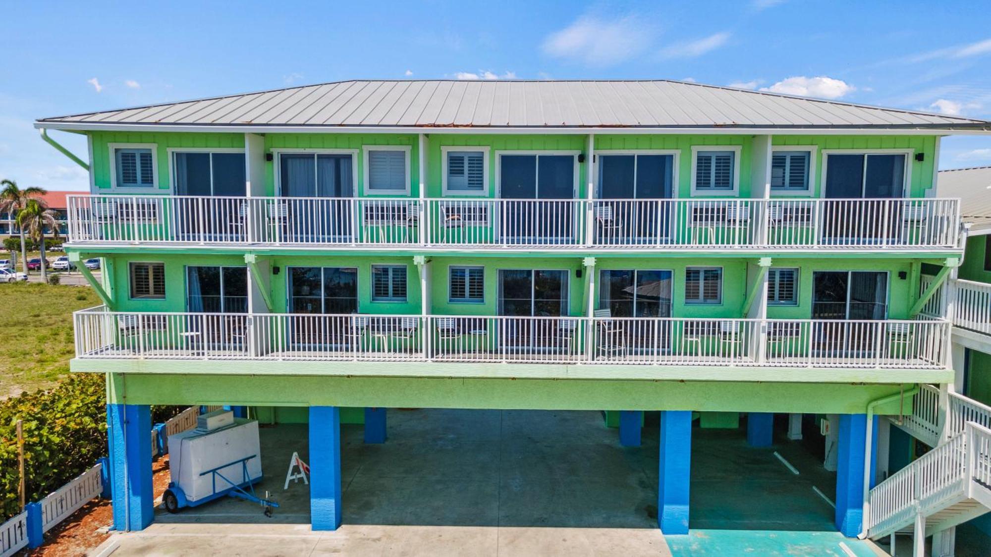 Ocean View Hotel Room With Balcony- King Bed #21 フォート・ピアス エクステリア 写真