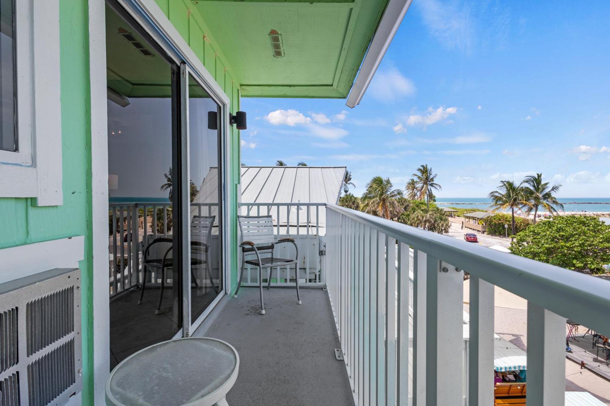 Ocean View Hotel Room With Balcony- King Bed #21 フォート・ピアス エクステリア 写真